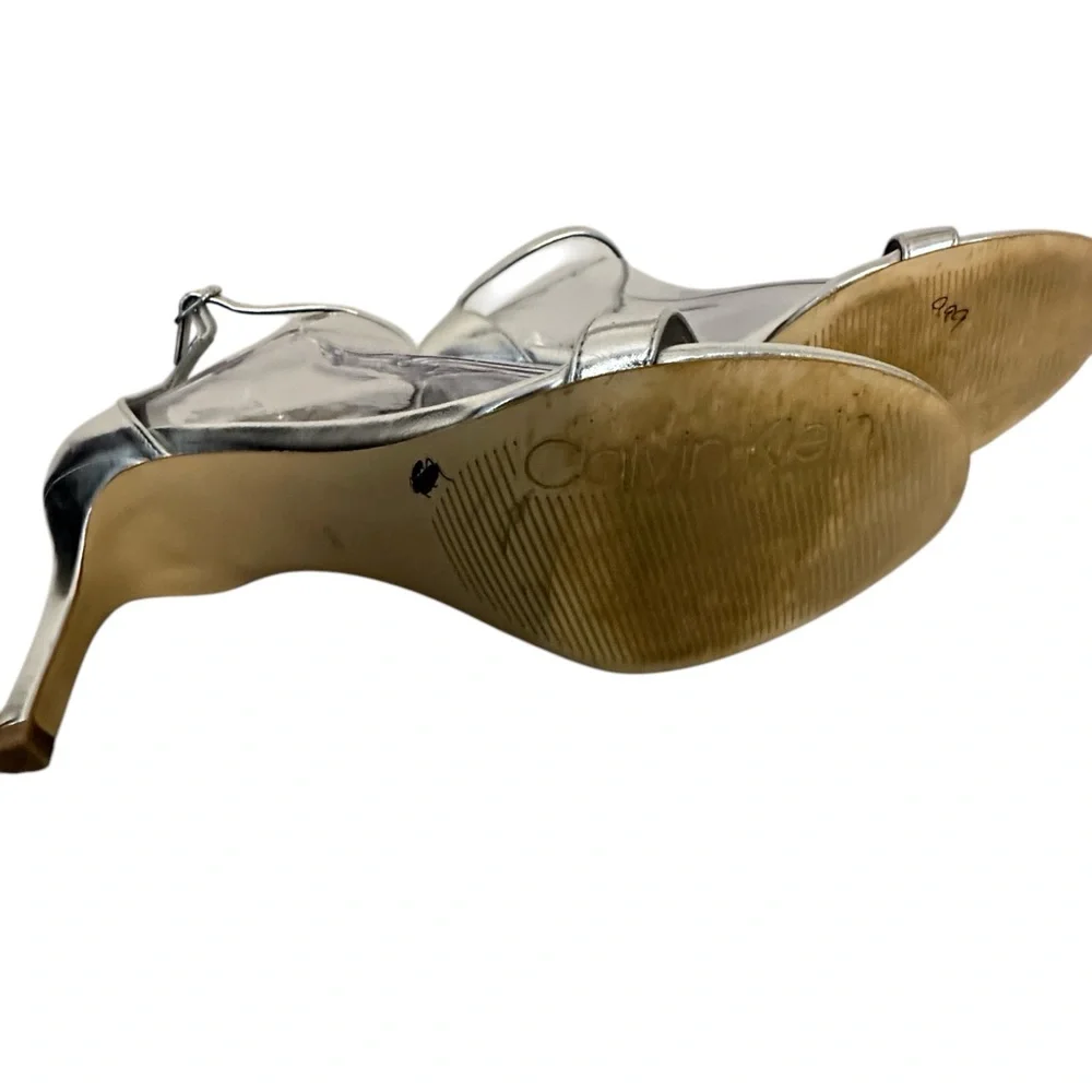 Calvin Klein Silver dressy open toe pump. Size: 9 - Picture 6 of 7